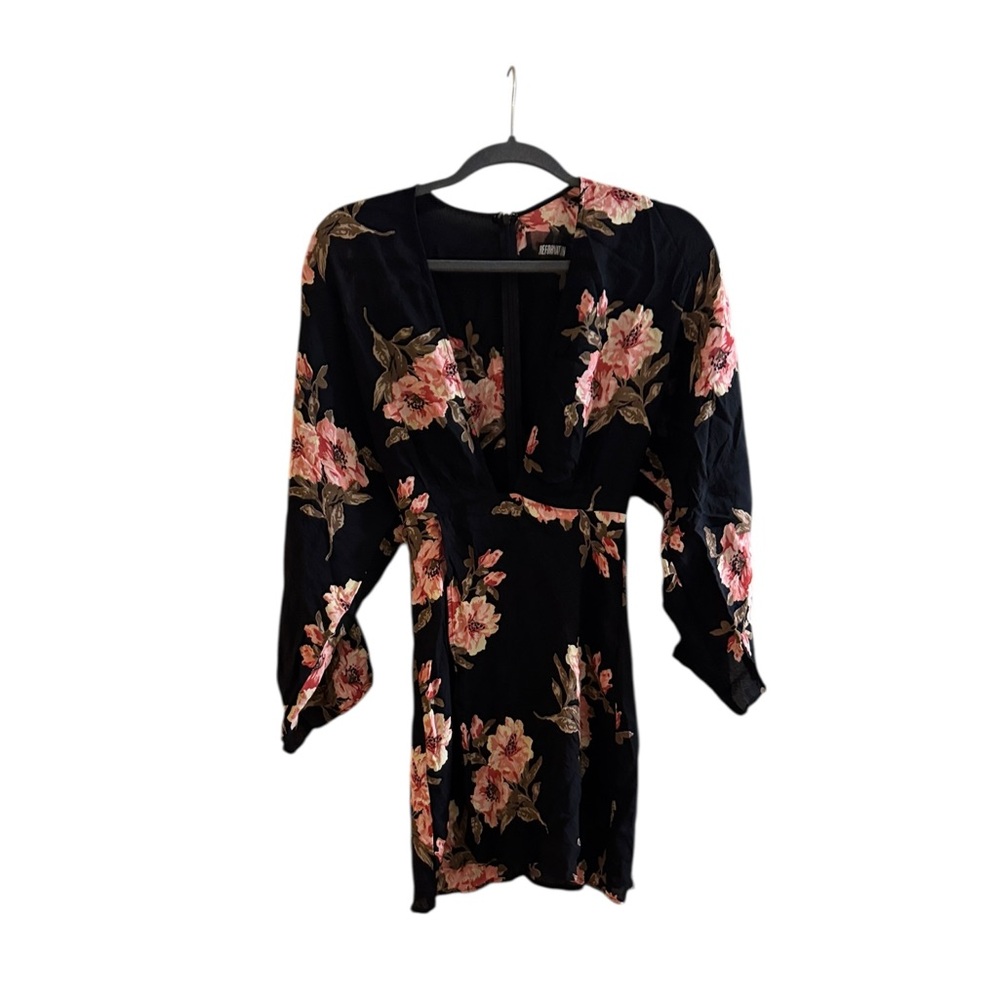 Reformation Floral Wrap Dress size 0-made In USA- 100% viscose - Picture 2 of 10